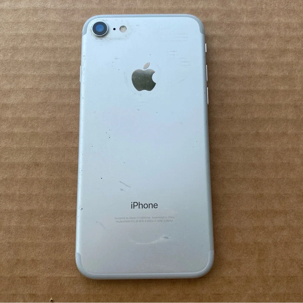Apple iPhone 7 White 128GB with Transparent Phone Cover, UNLOCKED